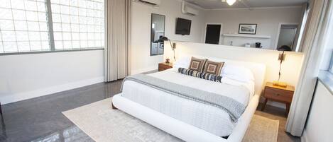 Escrivaninha, ferros/tábuas de passar roupa, Wi-Fi de cortesia