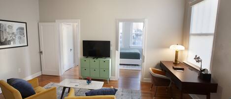 Skrivebord, strygejern/strygebræt, gratis Wi-Fi, sengetøj