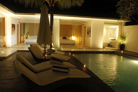 9 outdoor pools