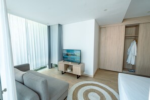 Pillow-top beds, desk, blackout curtains, iron/ironing board - ALAMI LUXURY VILLA (Seminyak)