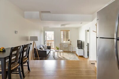 Remodeled 1BR Garden Apt in a perfect location