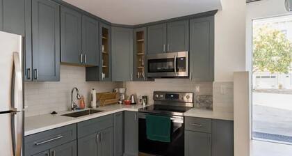 Remodeled 1BR Garden Apt in a perfect location