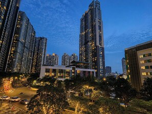 Luxury Apartment, 1 King Bed, City View | Street view - Lyshing Apartment in Vinhomes Luxury Landmark (Ho Chi Minh City)