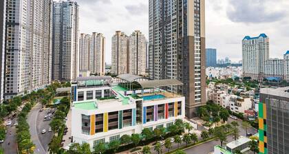 Lyshing Apartment in Vinhomes Luxury Landmark