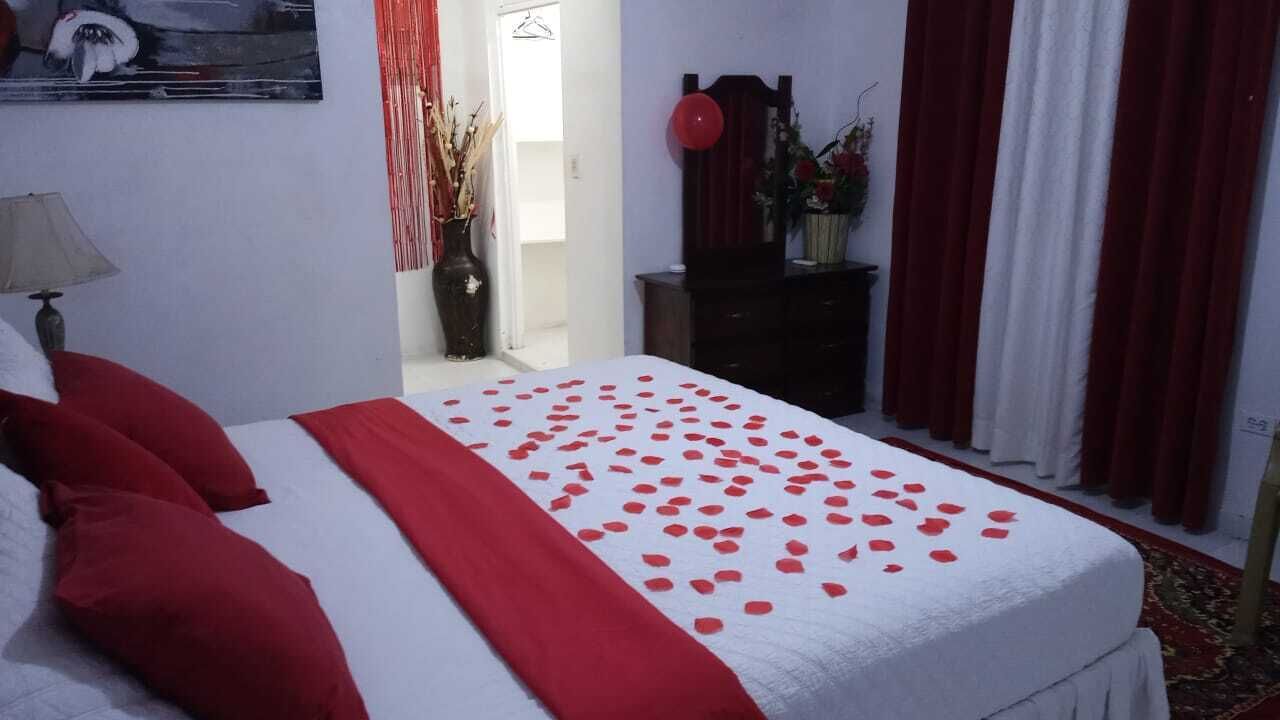 4 bedrooms, down duvets, pillow-top beds, blackout curtains