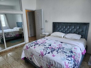 エコノミー ハウス | 4 室のベッドルーム、羽毛の掛け布団、ピロートップベッド、遮光カーテン