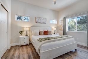 3 bedrooms, iron/ironing board, free WiFi, bed sheets - Mountain Oasis (Florissant)