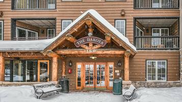 公寓客房 (Dakota Lodge 8450) | 外觀