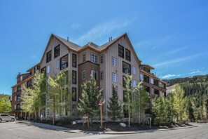 Exterior - Dakota Lodge 8450 (Keystone)