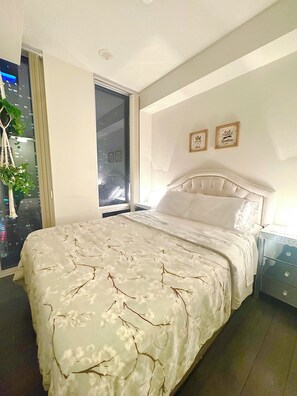 2 dormitorios, tabla de planchar con plancha, wifi gratis y ropa de cama