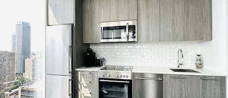 Refrigerador, microondas, horno y parrilla de estufa