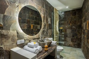 Vila Mewah | Kamar mandi | Pengering rambut dan handuk