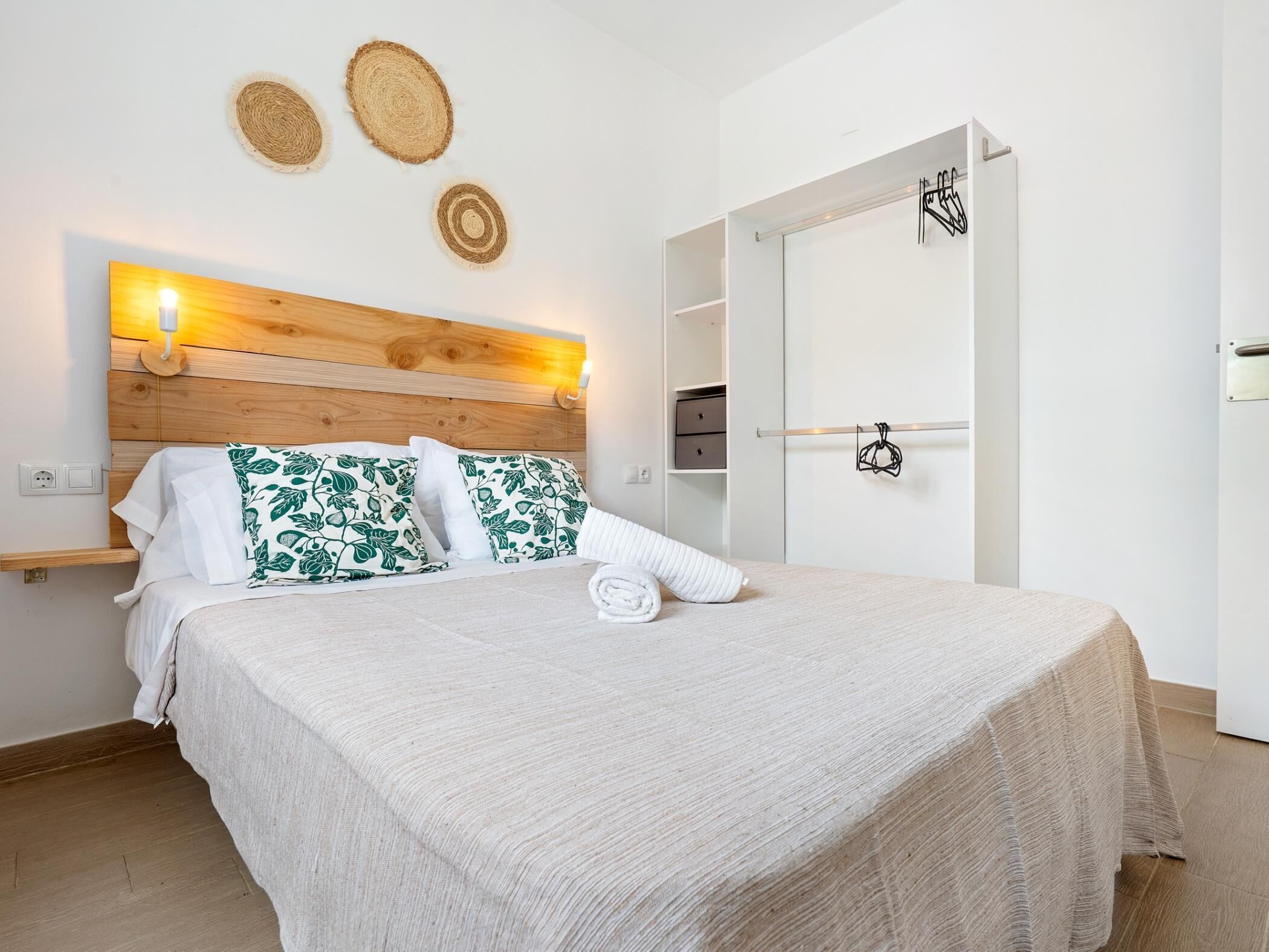 2 chambres, fer et planche à repasser, Wi-Fi, draps fournis