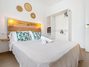 2 chambres, fer et planche à repasser, Wi-Fi, draps fournis