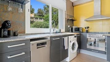Refrigerador, microondas, horno y lavavajillas