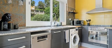 Fridge, microwave, oven, dishwasher