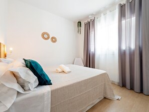 2 chambres, fer et planche à repasser, Wi-Fi, literie fournie