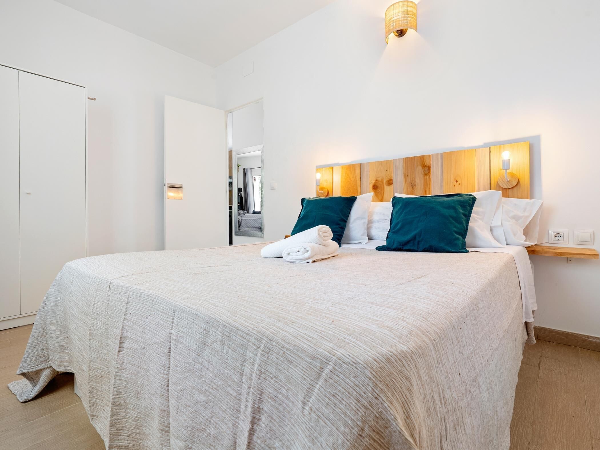 2 chambres, fer et planche à repasser, Wi-Fi, draps fournis