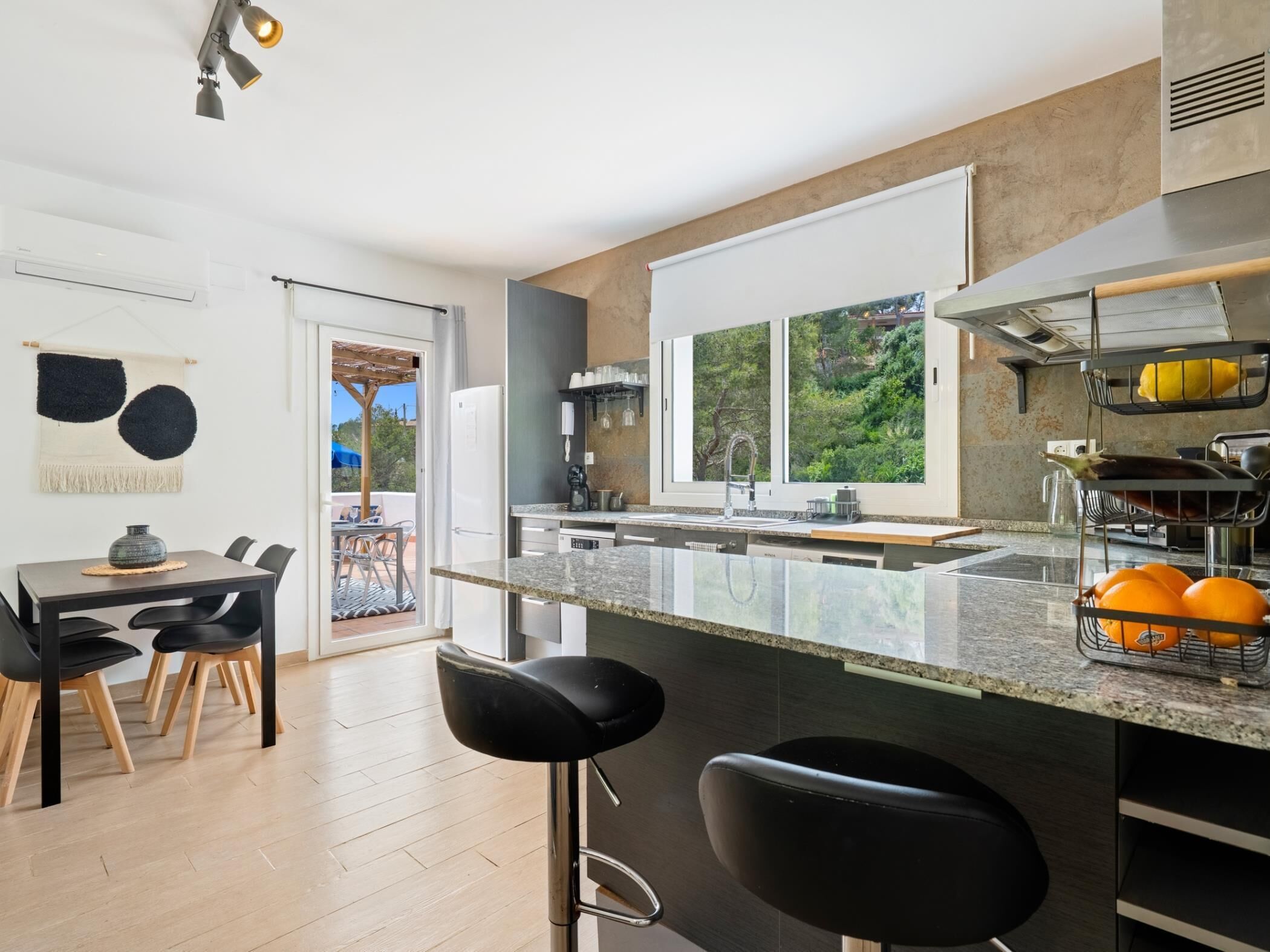 Refrigerador, microondas, horno y lavavajillas 