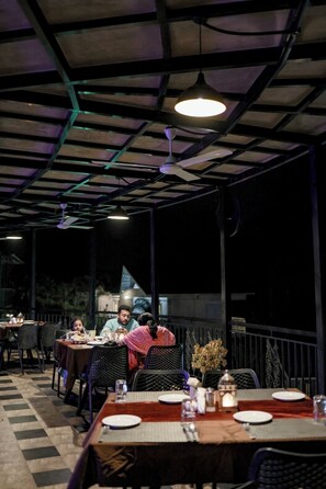 Restaurant - Aveda Munnar Mountains and Mist (Devikolam)