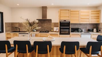 KylskÄp, mikrovÄgsugn, ugn och spishÀll