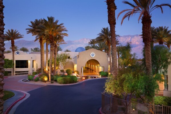 Exterior - COACHELLA 2ND WEEKEND!! Large 1 Bedroom Villa / Full Resort Access 4/18 - 4/22 (Rancho Mirage)