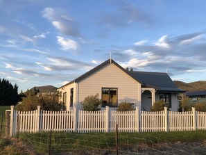 Exterior - Luxuriate in Lumsden (Lumsden)