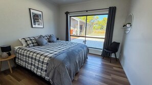 4 Schlafzimmer, Schreibtisch, Bügeleisen/Bügelbrett, Reisekinderbett