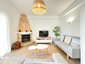 TV - Charming house with pool and close to beaches (Lagos)