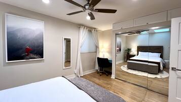 3 bedrooms, desk, iron/ironing board, travel crib