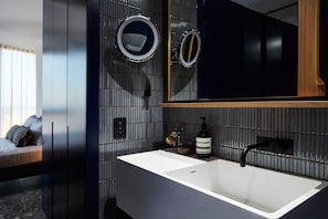 Executive Apartment, 1 Bedroom, River View | Bathroom | Shower, free toiletries, hair dryer, towels