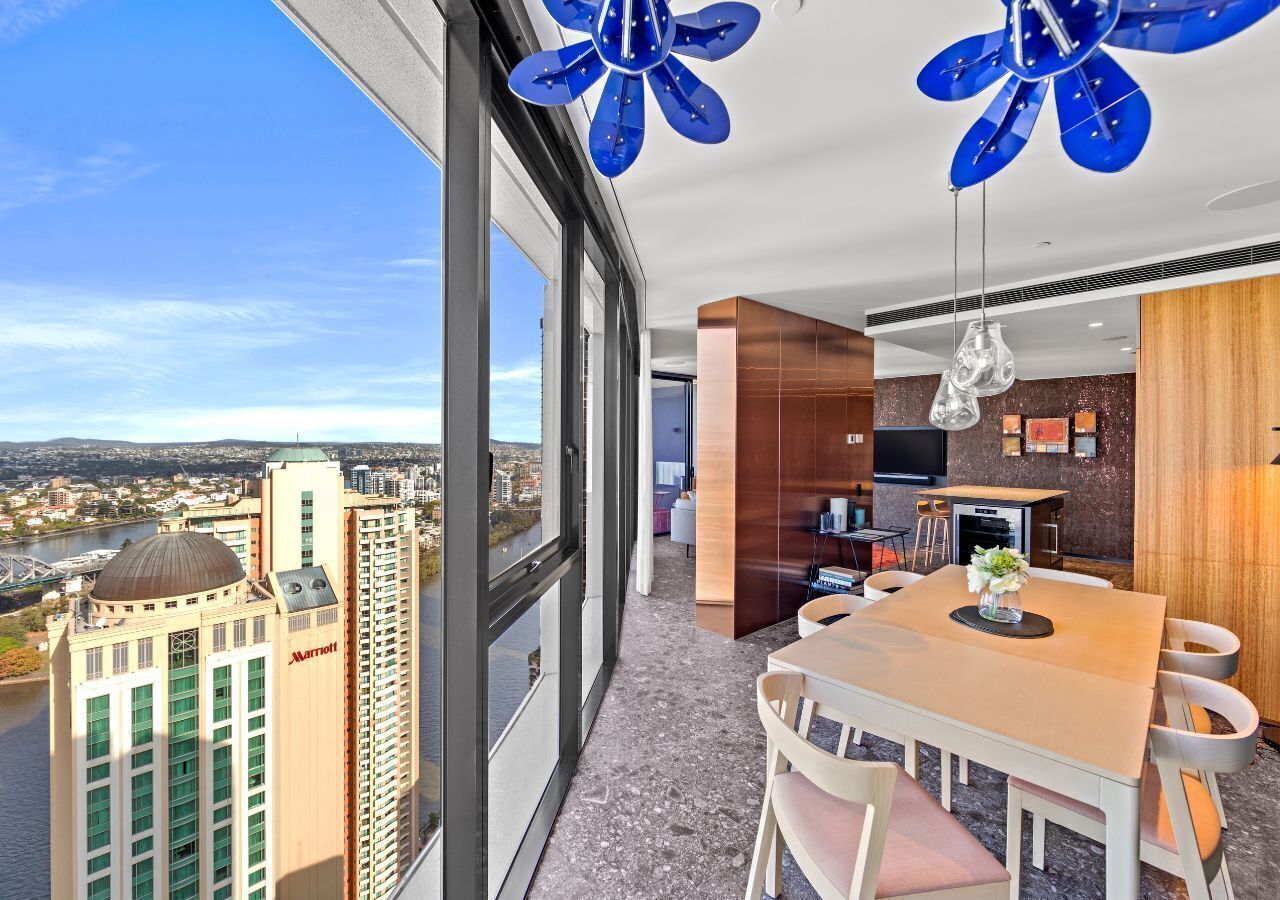 Executive Suite, 1 Bedroom, River View | Dining room