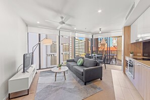 Apartment, 1 Bedroom, City View | Living area