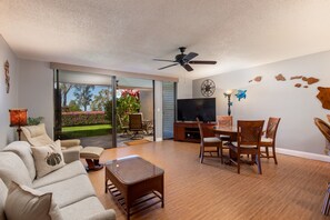 Living area - Discover Paradise at our Waikoloa Village Retreat: Grand Floor upgraded unit. (Waikoloa)