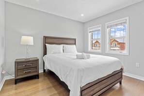 4 slaapkamers, een kluis op de kamer, een strijkplank/strijkijzer, wifi