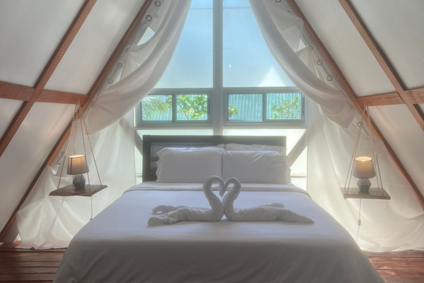 Double Room | Meja, ruang kerja komputer riba, Wi-fi percuma, cadar katil