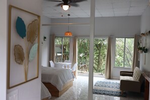 Firemannsrom | Skrivebord, skrivebord for bærbar PC, wi-fi (inkludert) og sengetøy