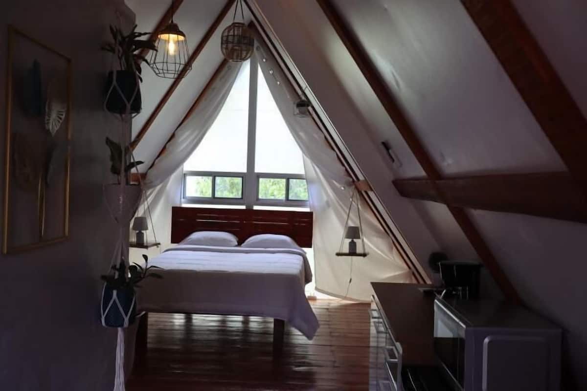 Bàn, khu vực làm việc phù hợp cho laptop