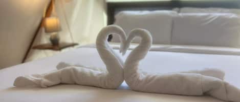 Desk, laptop workspace, free WiFi, bed sheets