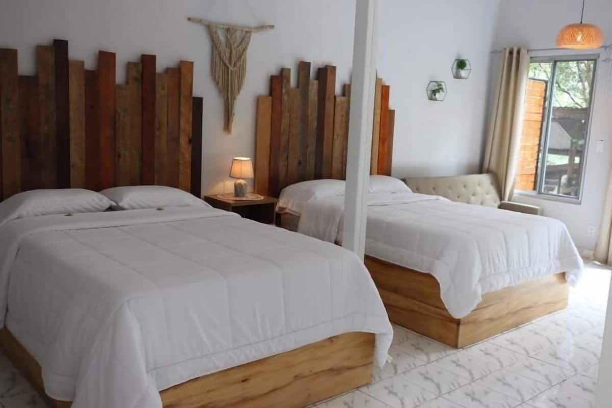 Bàn, khu vực làm việc phù hợp cho laptop