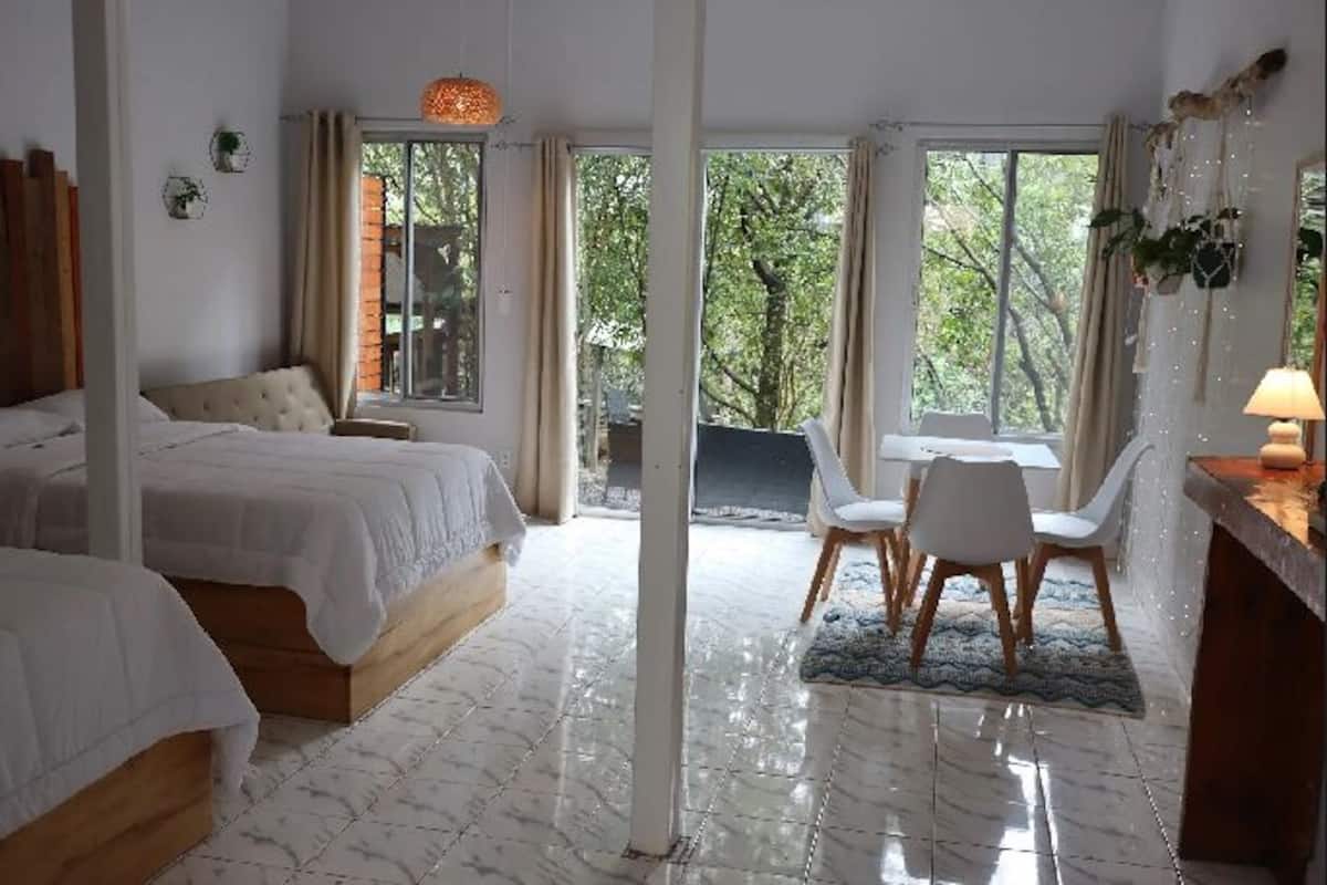 Quadruple Room | Desk, laptop workspace, free WiFi, bed sheets