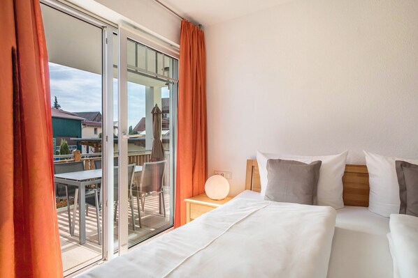 2 bedrooms, free WiFi, bed sheets - Ferienwohnung Typ C 3, 68qm, 2 bedrooms, max. 4 persons (Immenstaad am Bodensee)