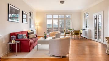 TV, fireplace, stereo