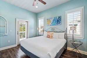 6 bedrooms, iron/ironing board, free WiFi, bed sheets - Casa Fiesta - Golf Cart Included! (Crystal Beach)