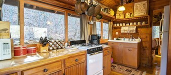 Lake Lucerne Cabin # 8 Wifi+Parking+Deck Coyote's Rest