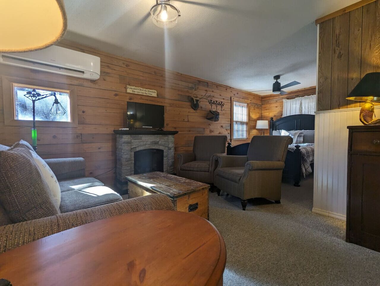 TV, fireplace