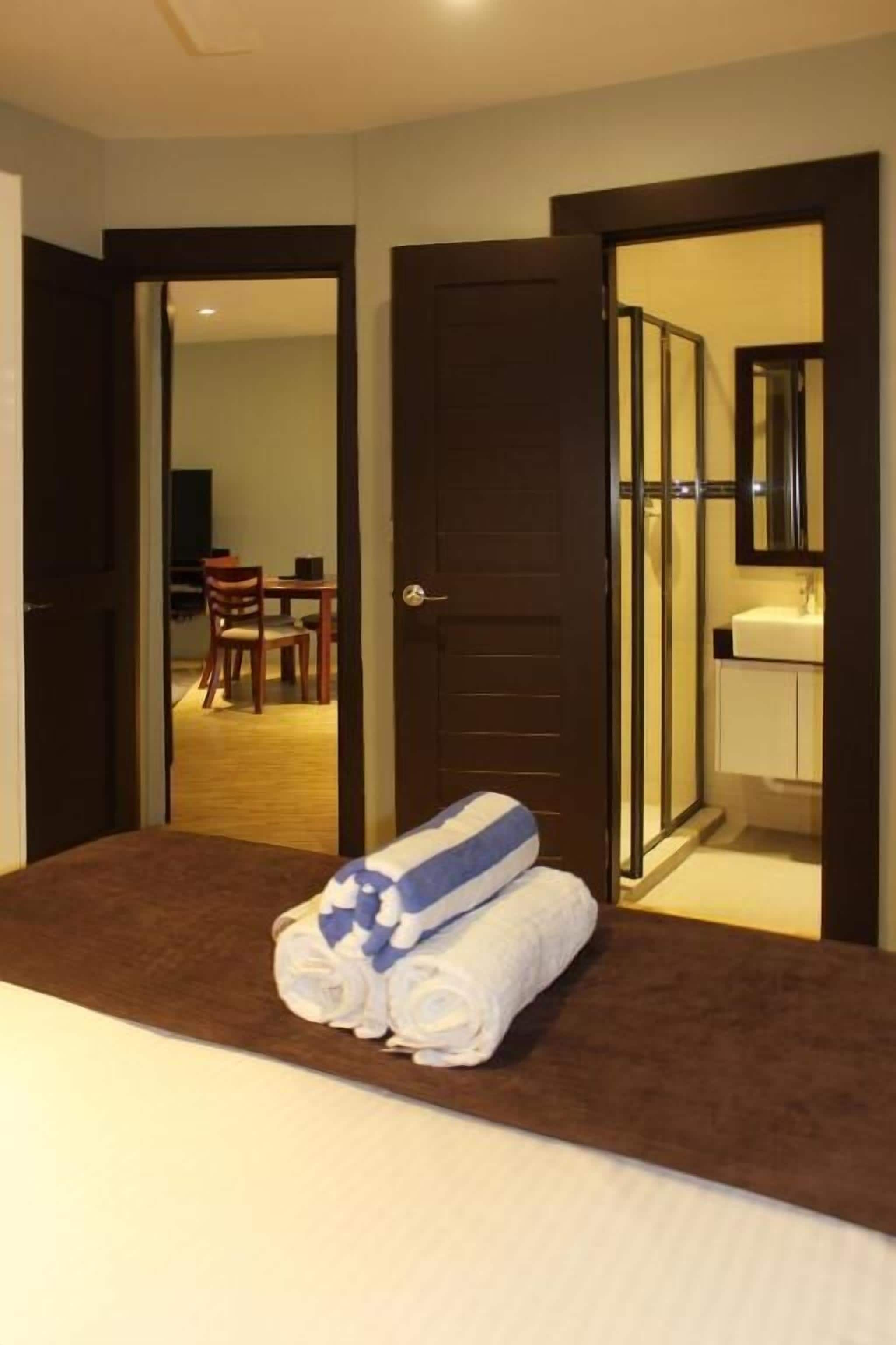 2 bedrooms, pillowtop beds, in-room safe, iron/ironing board