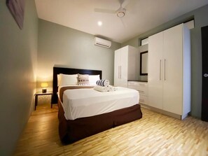 2 chambres, surmatelas, coffres-forts dans les chambres