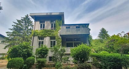 Deutsche Villa mit Sauna und GroĂem Garten, Kamine, Spielplatz, Kostenlose StellplĂ€tze - Deutsche