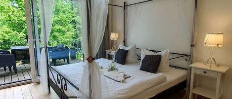 6 dormitoris, escriptori, planxa i posts de planxar i wifi